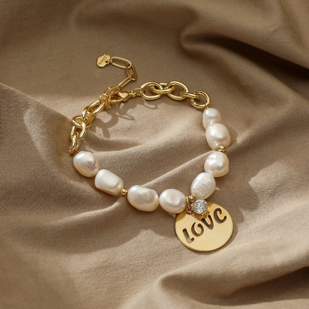 Love freshwater pearl bracelet
